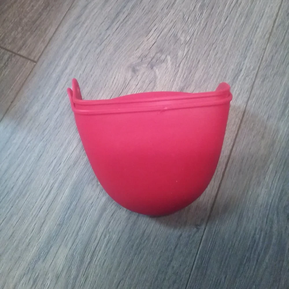 NWOT SILICONE RED MINI OVEN MITTS